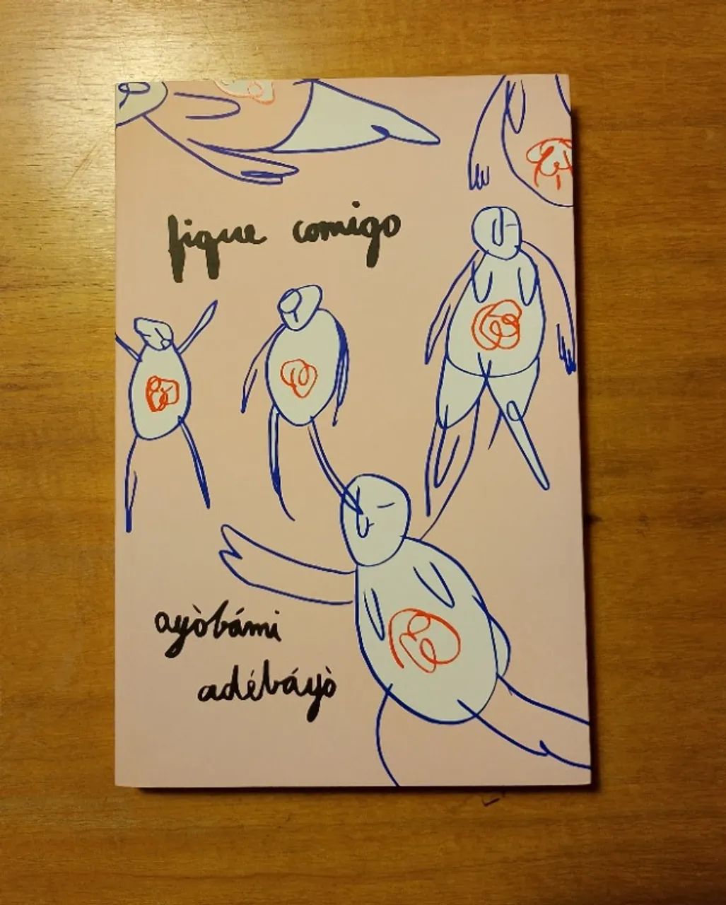 "fique comigo"Aiòváme Adéviò.