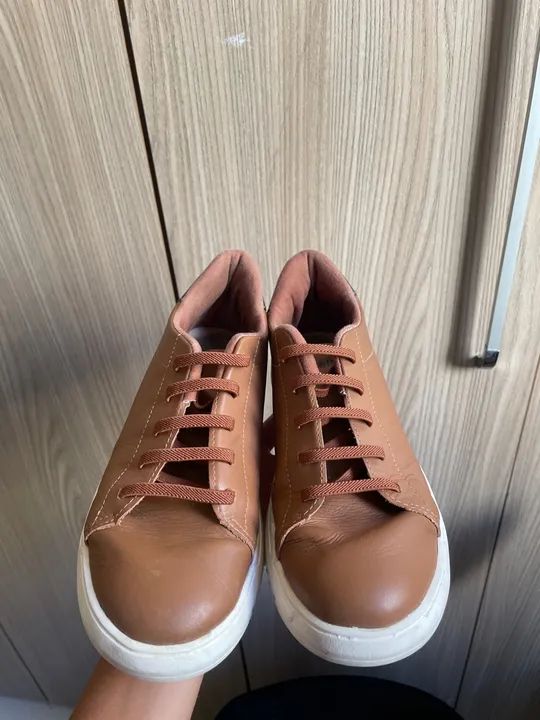 Tênis marrom de couro - Foto 2