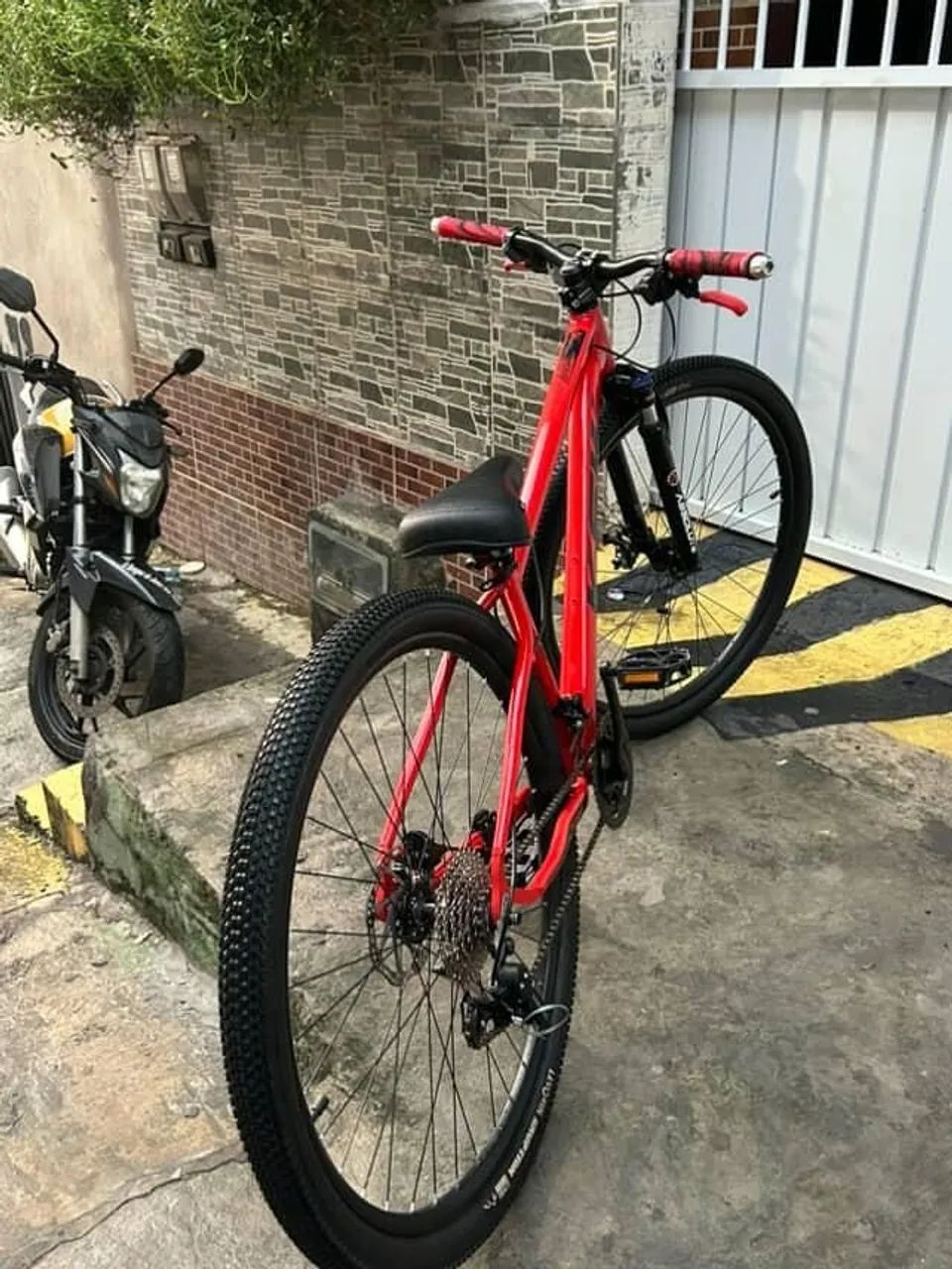 Bicicleta ksw(OLHE A DISCRIÇÃO TEM FALANDO TUDO)pronto pro grau ou pedaladas intensas  - Foto 4