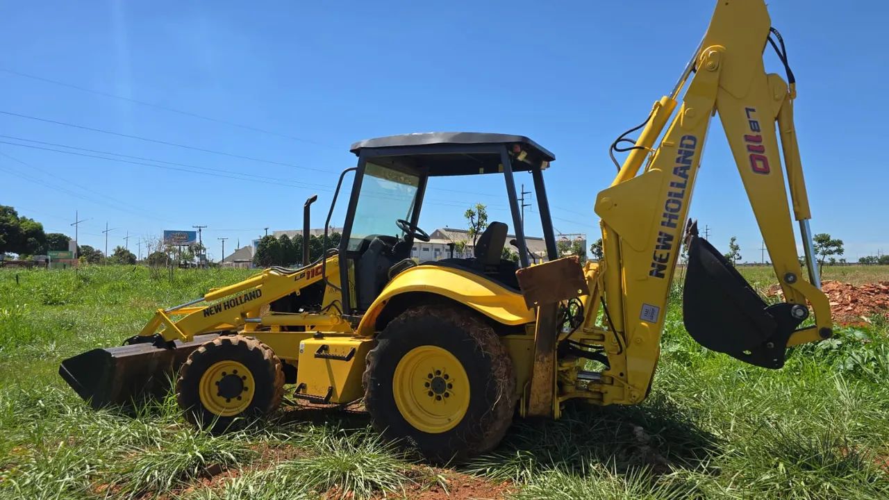 Retroescavadeira New Holland 2012 4x4 LB110 - Foto 4