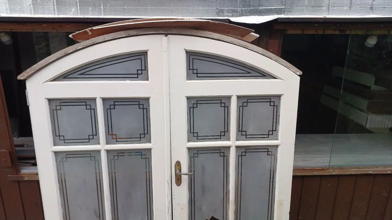 Portas de madeira com vidros decorativos - Foto 3