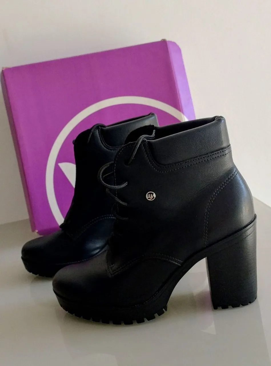 Botas Novinhas
