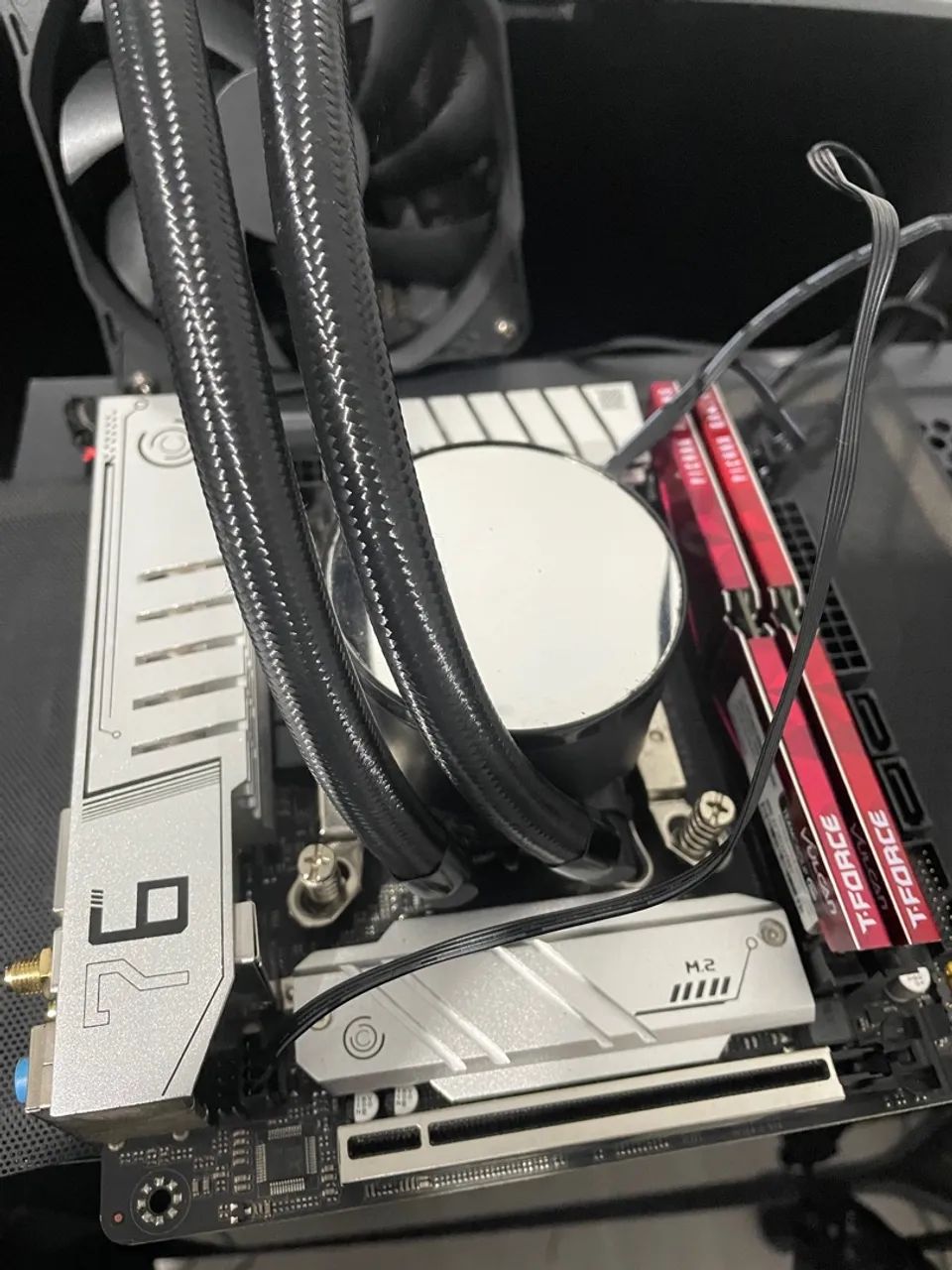 Placa-Mãe B760 Mini-ITX + Intel i5 12400f