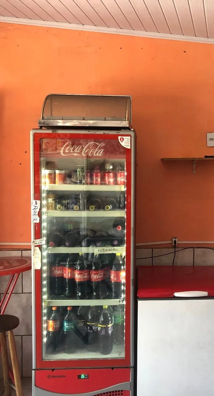 Vendo expositor de bebidas geladeira da coca cola grande