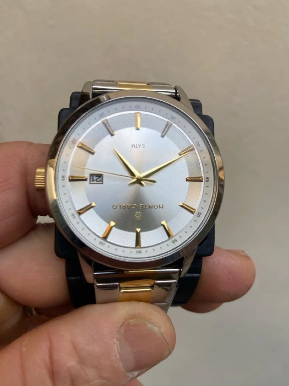 Relógio de pulso elegante dourado e prateado - Foto 3