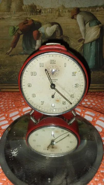 Relogio antigo com despertador não sei se esta funcionando