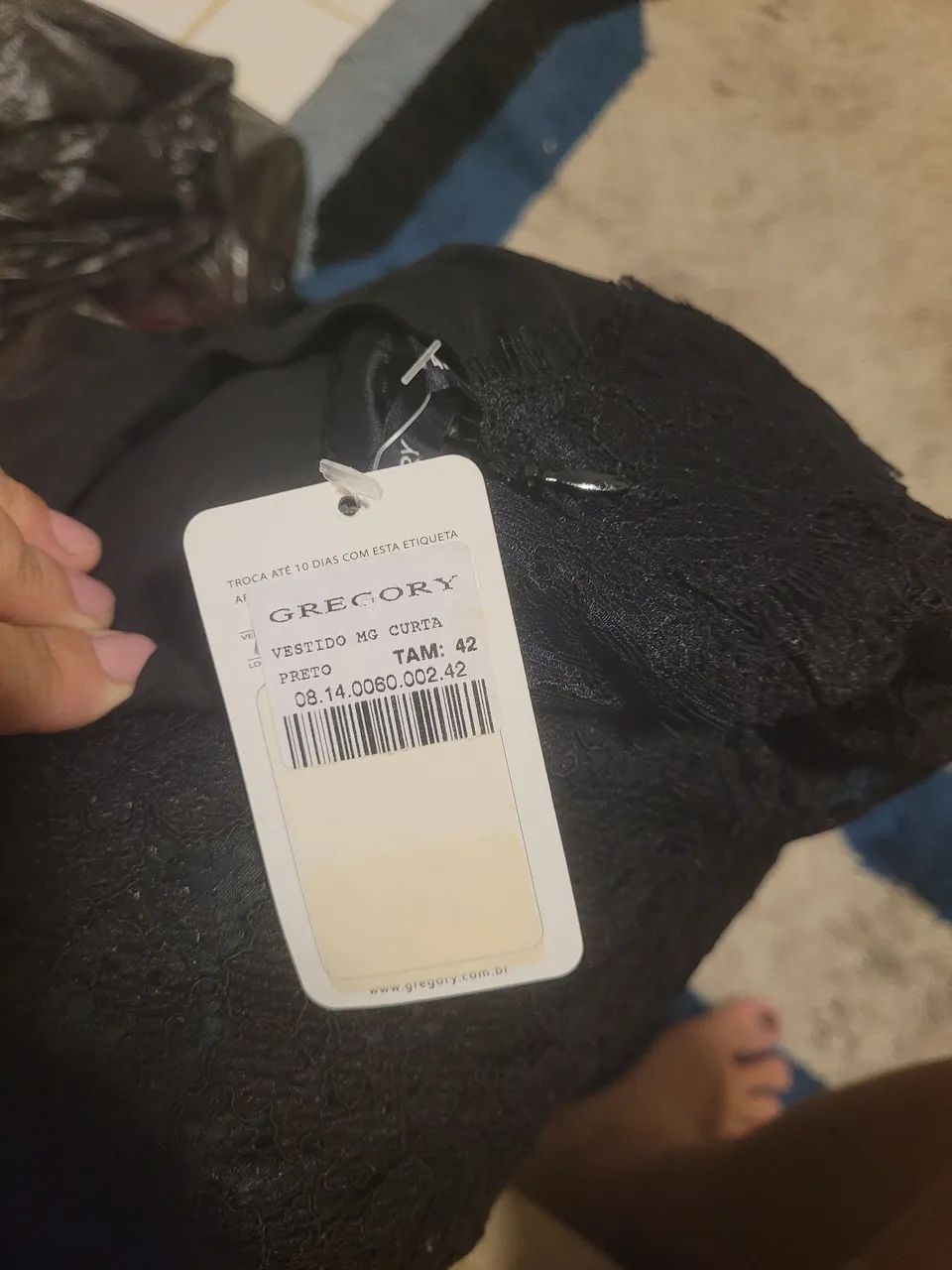 Vestido de renda preto com detalhes - Foto 4