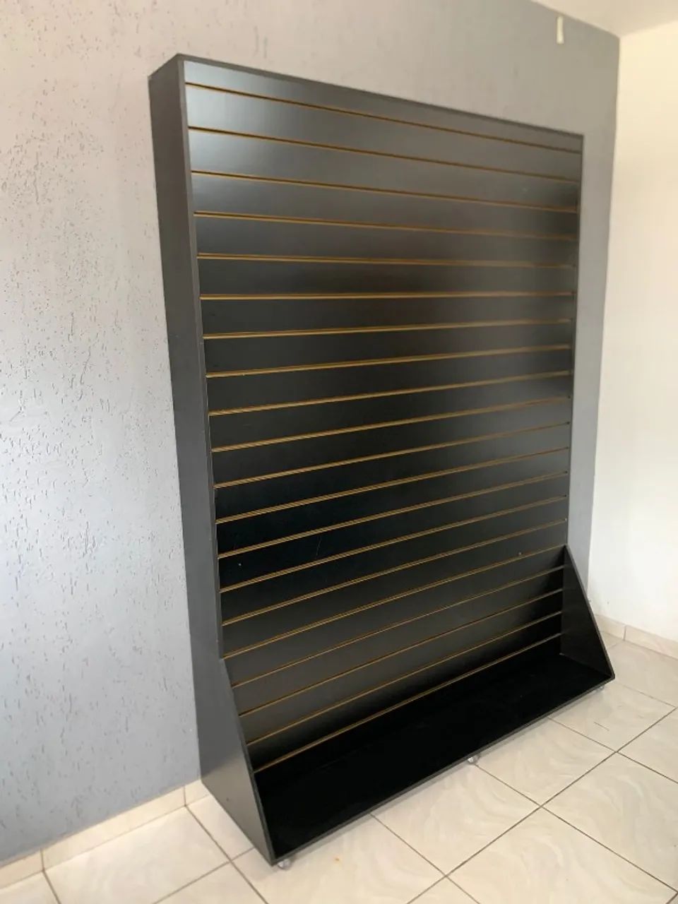 Painel Canaletado em mdf com 6 rodinhas