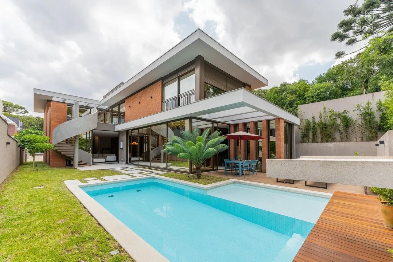 Casa em Condomínio, 04 Suítes, 04 Vagas, Santa Felicidade, Curitiba.
