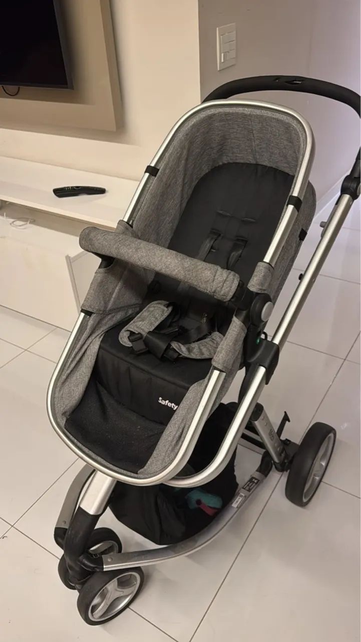 Carrinho de bebê + bebê conforto Marca TRAVEL SYSTEM MOBY GREY safeny one - Foto 2