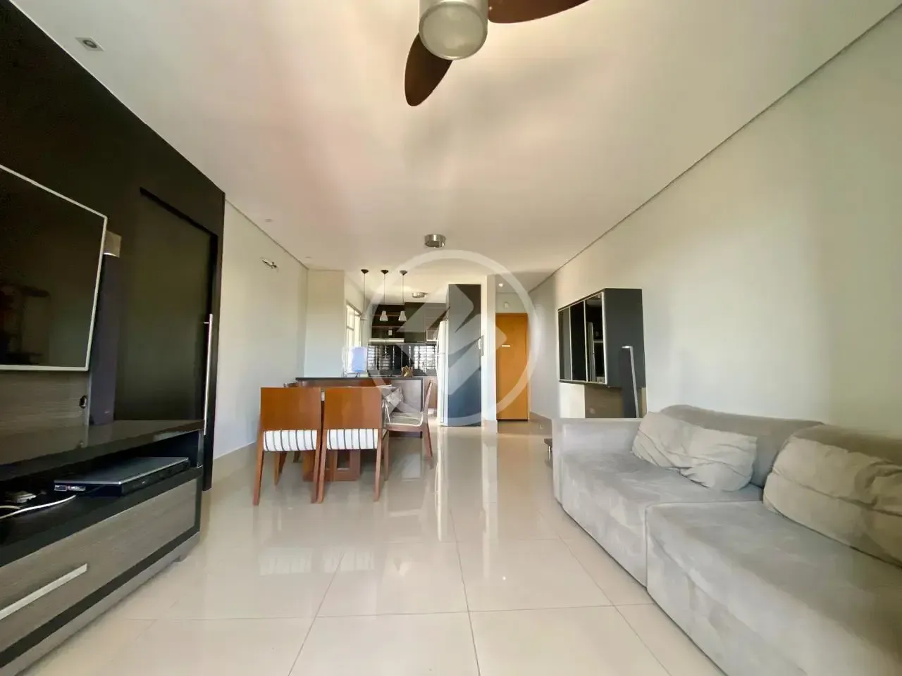 Apartamento no residencial Jardins com 2 quartos, sendo uma suíte. Com moveis planejados n
