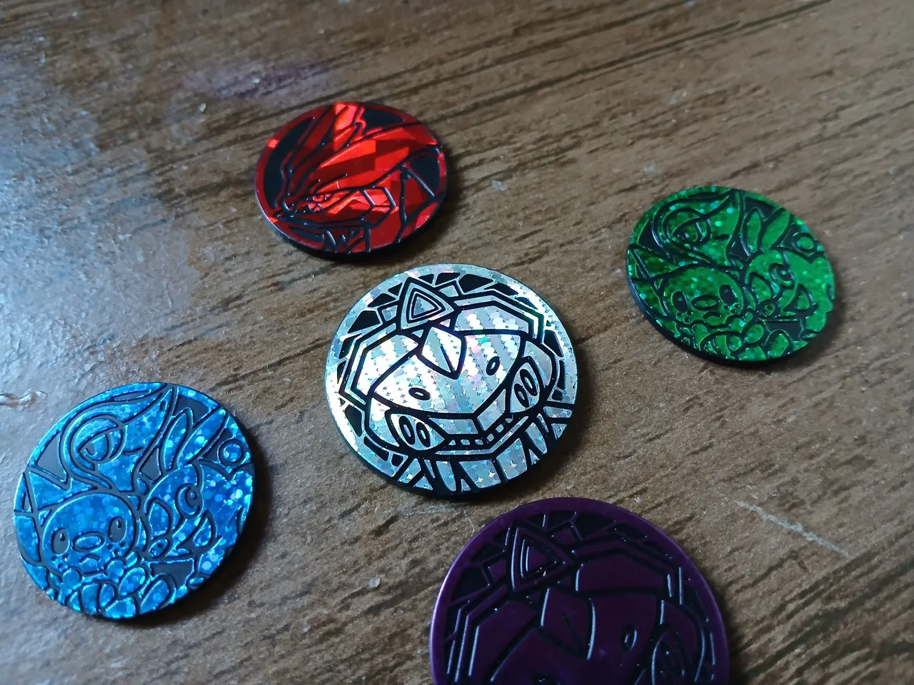 Moedas de Pokémon variadas