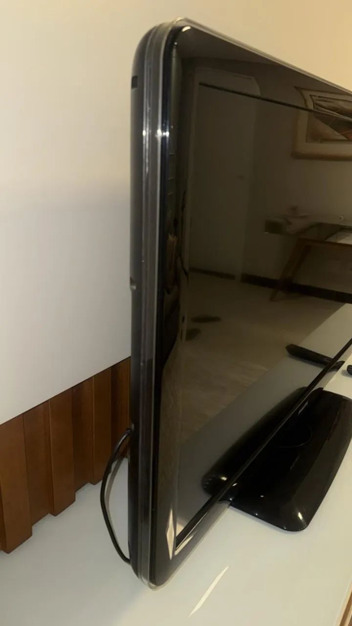 Tv Philips 47" com controle remoto - Foto 4