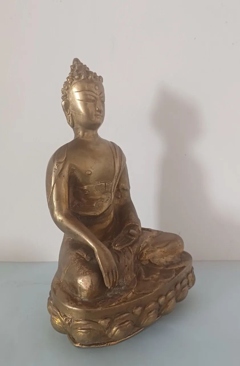 Escultura de bronze - Buda - 26 x 19 x 10 cm - Foto 2