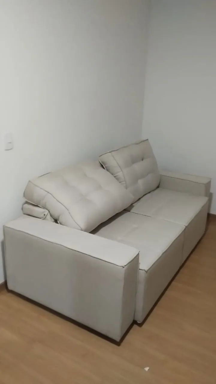 Sofá retrátil e reclinável em linho 