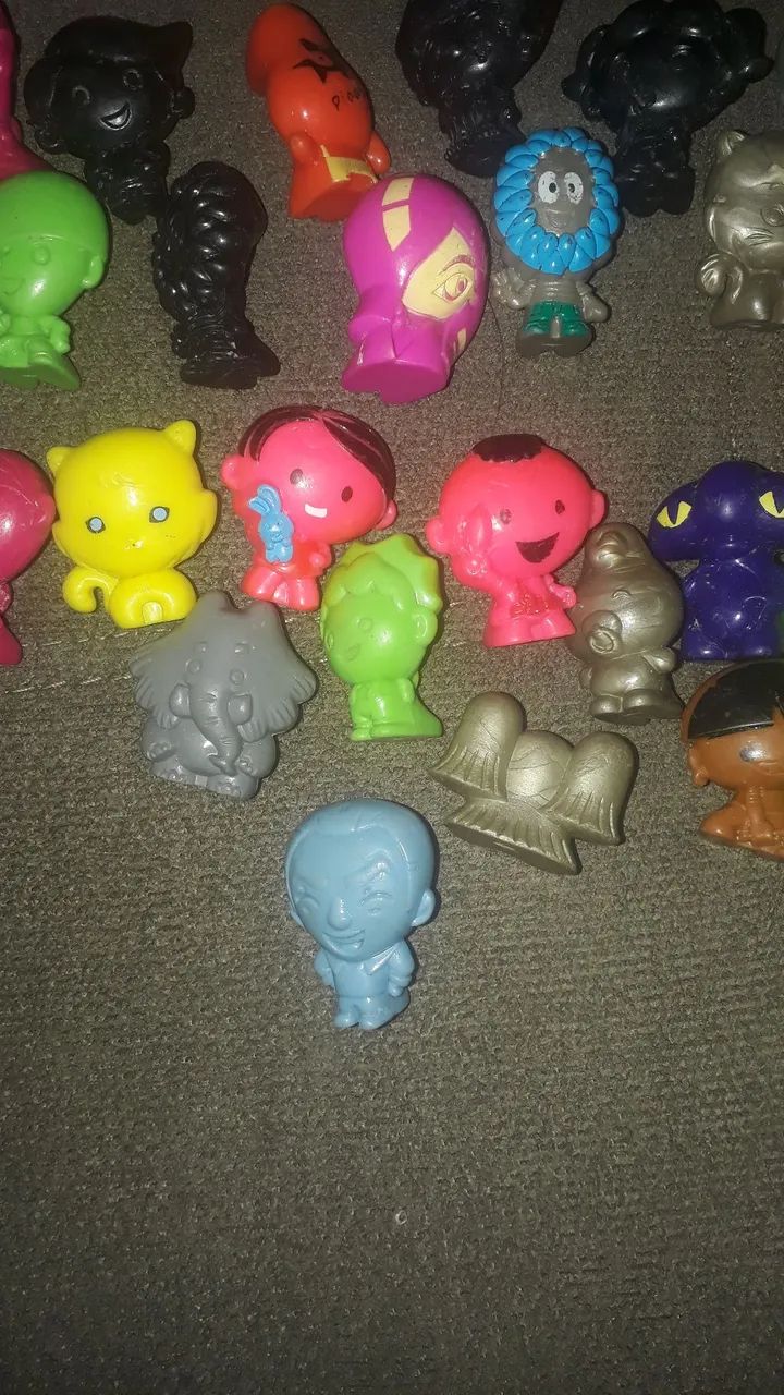 Gogo's lote com 70 bonequinho.  - Foto 2