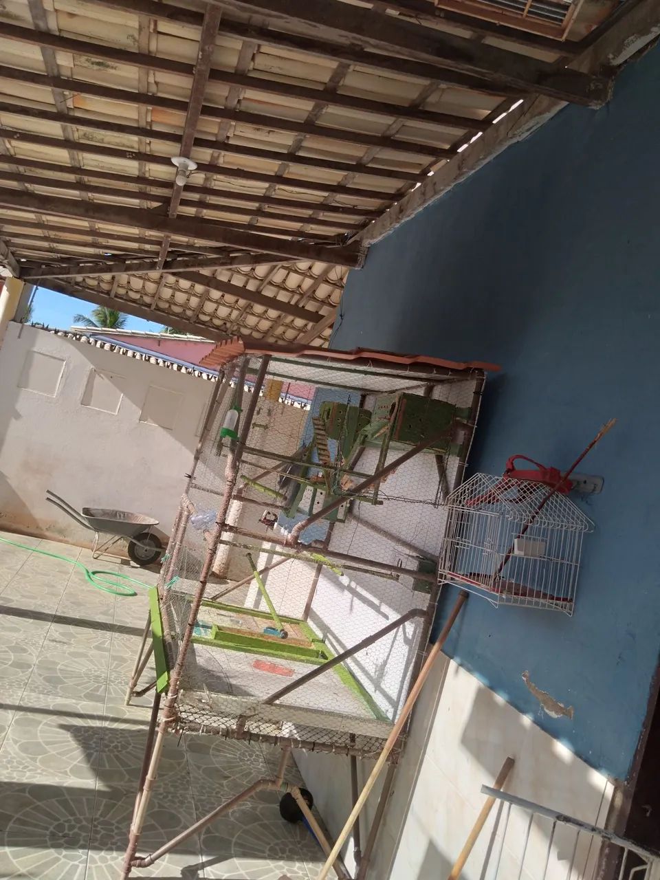 Gaiola para pássaros grande e pequenos super confortável leve e fácil de trocar de lugar - Foto 4