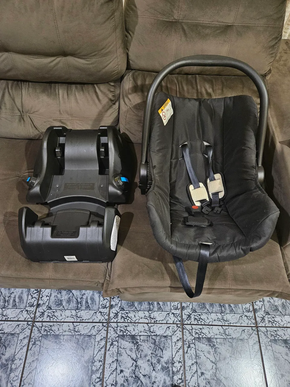 Cadeirinha de bebê com base Galzerano