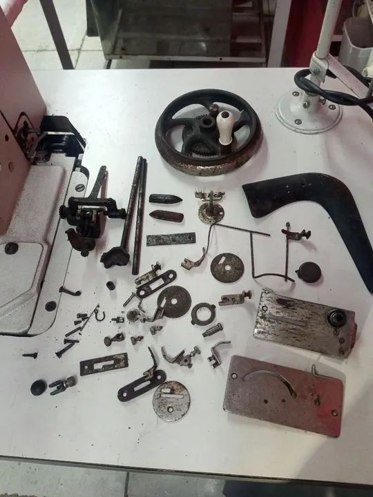 Peças antigas de máquina de costura