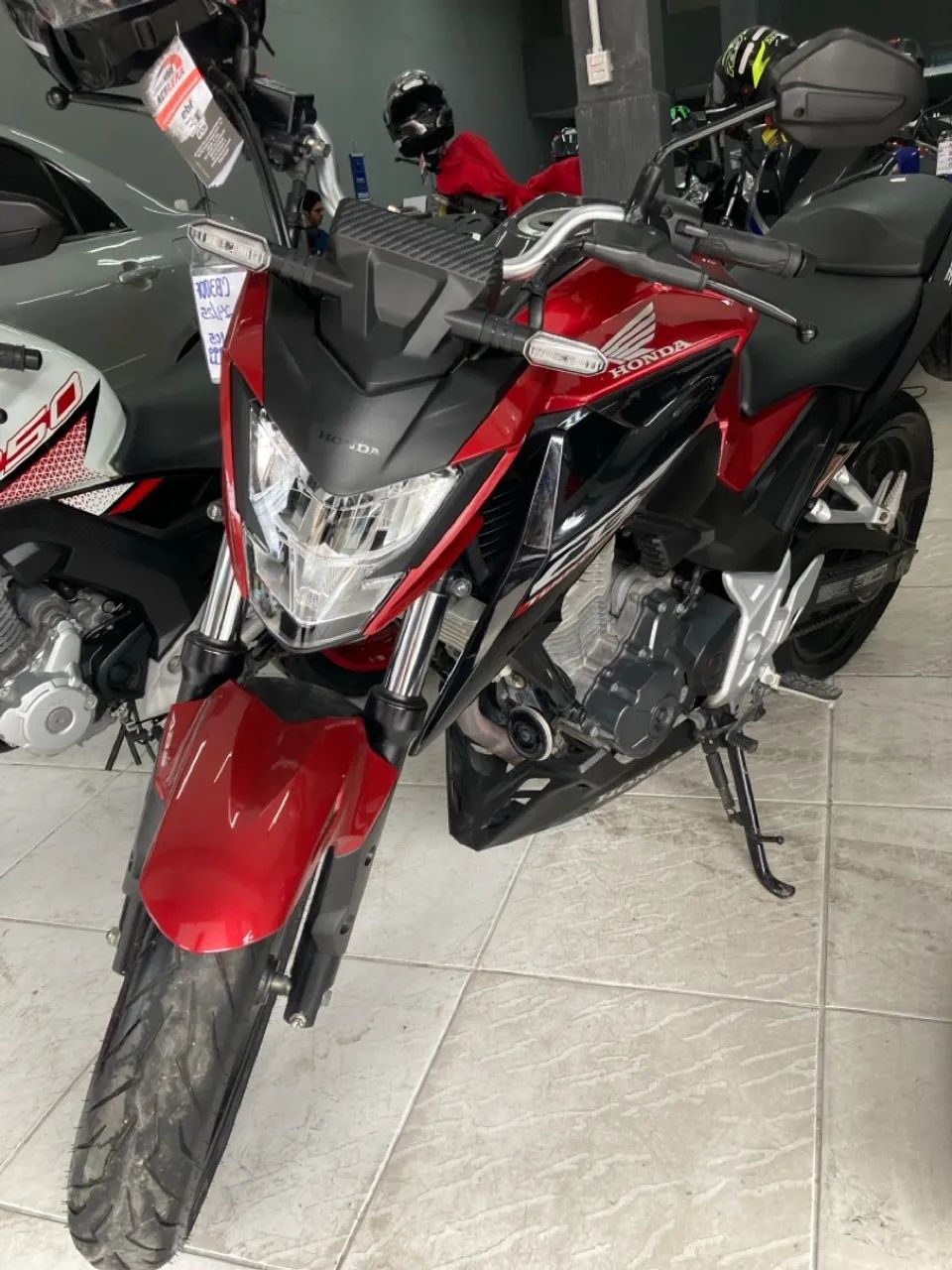 IMPERDÍVEL! CB300F TWISTER COM BAIXO KM - Foto 2