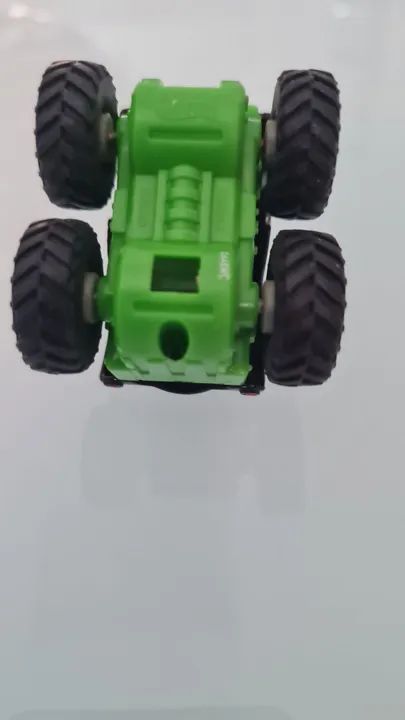 Caminhão de brinquedo verde fricção 