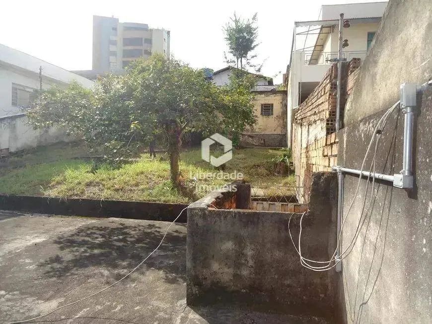 Imóvel comercial e residencial com 3 lojas e casa Caiçara - Foto 2