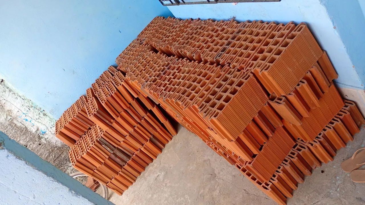 Vende-se  14 Virgas de concreto e 300 blocos de lajota  - Foto 2