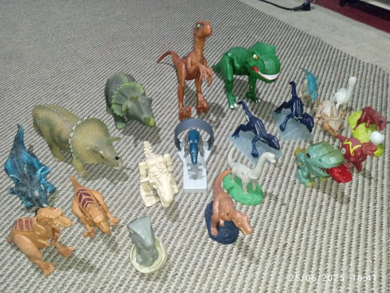 Coleção de Dinossauros em Miniatura