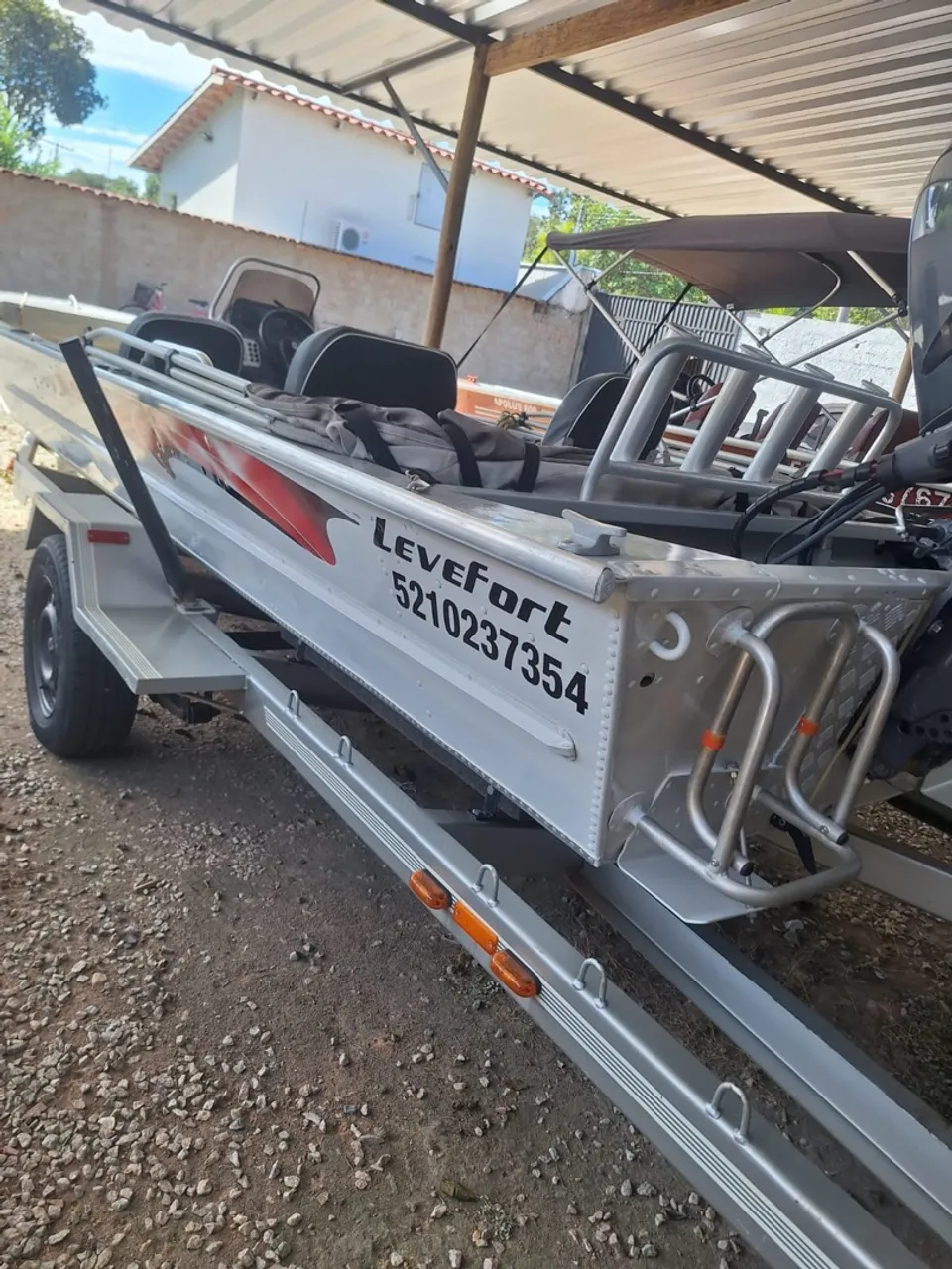 Lancha Apollus Fish Tracker 600