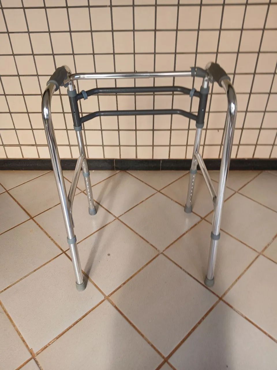 Andador de alumínio dobrável - Foto 2