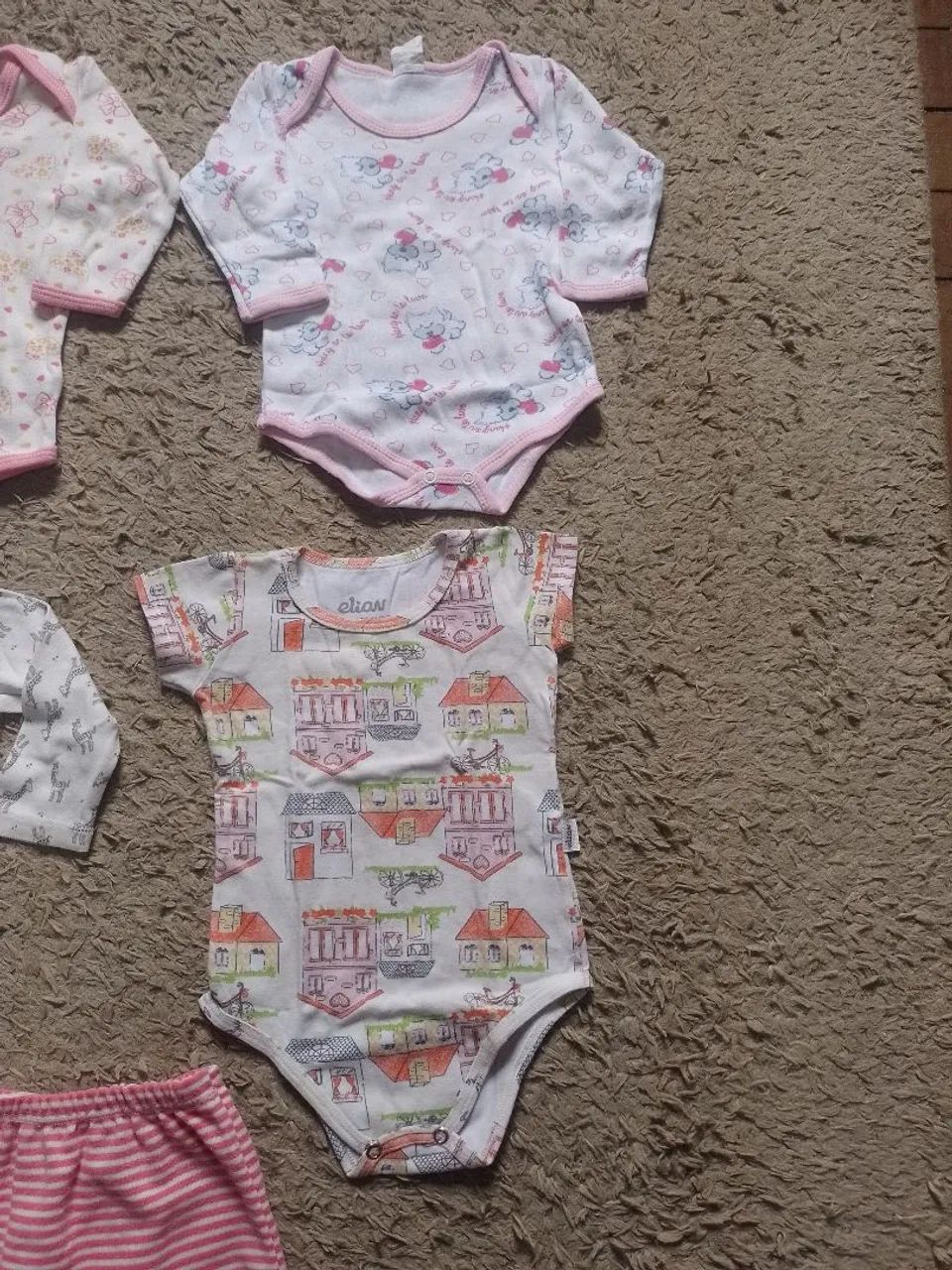 Lote de roupas de bebê - Bodies e calça - tamanho G ( 3/6 meses ) - Foto 3