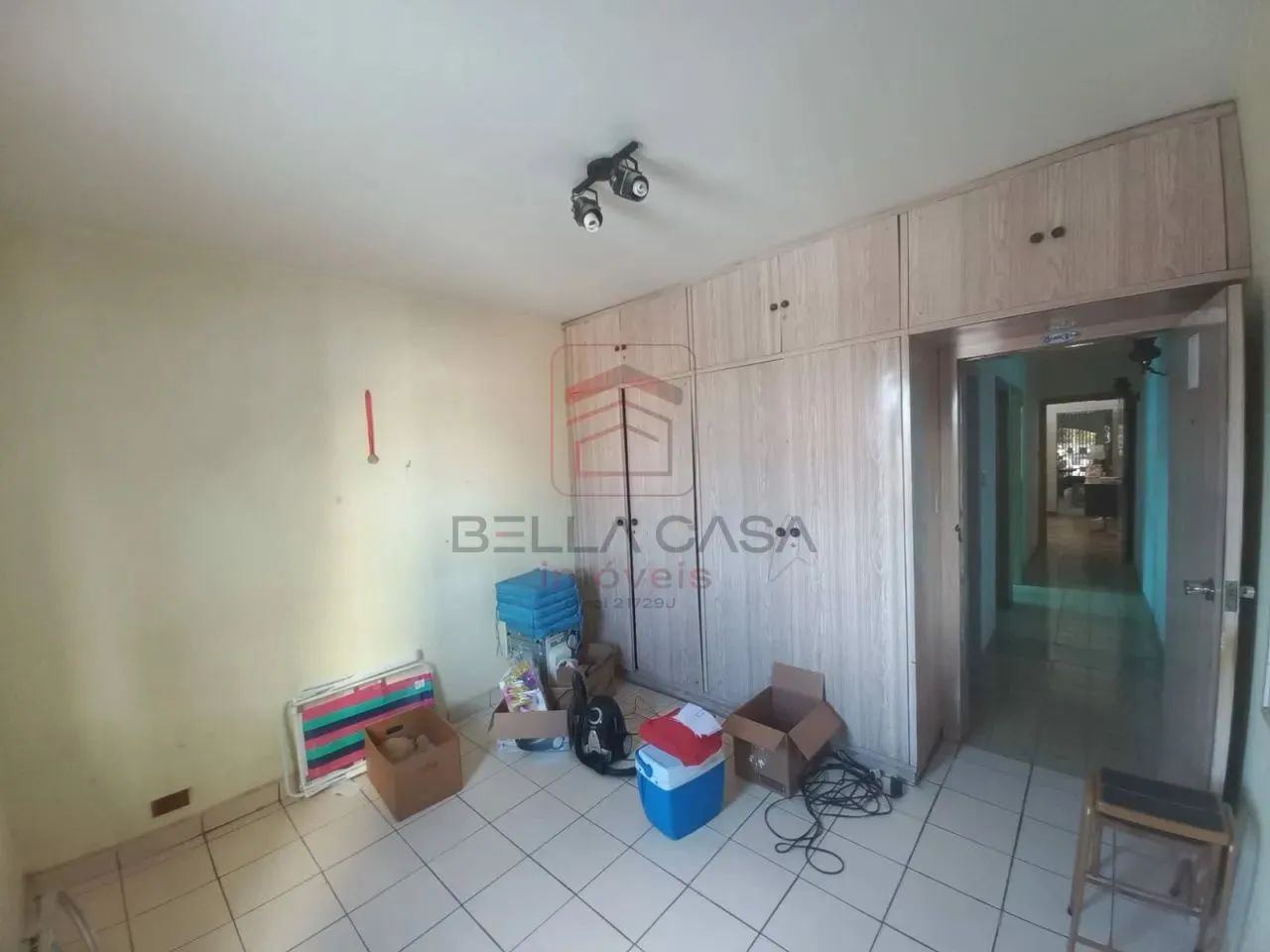 Casa terreá para locação em frente a uma praça bem tranquila e com vigia 24 horas - Foto 2