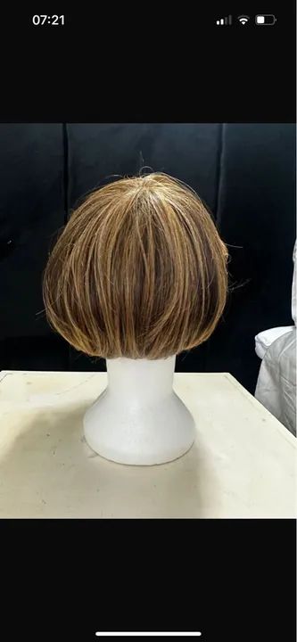 Peruca curta castanho com mechas loiras - Foto 3