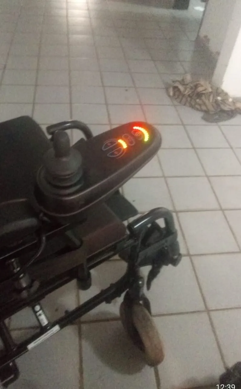 Cadeira de Rodas Elétrica