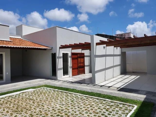 Linda casa na entrada do Cidade das Rosas