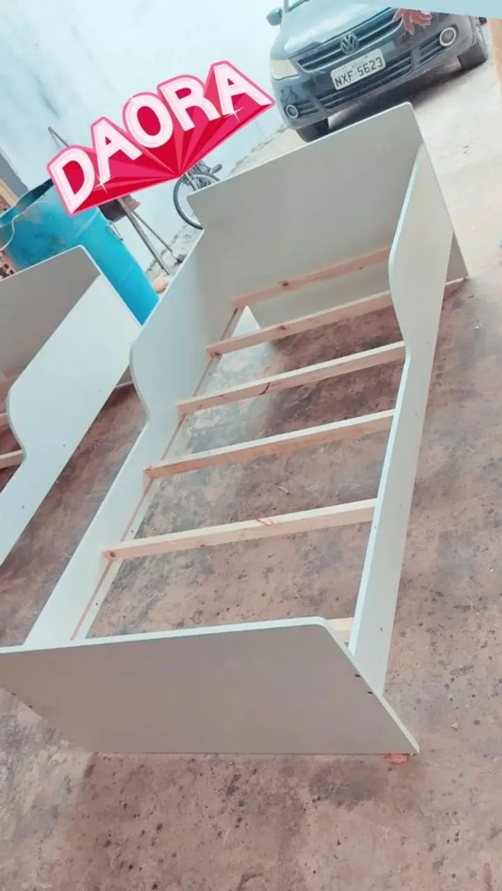 (NOVAS) Cama de solteiro em MDF com estrados de madeira 