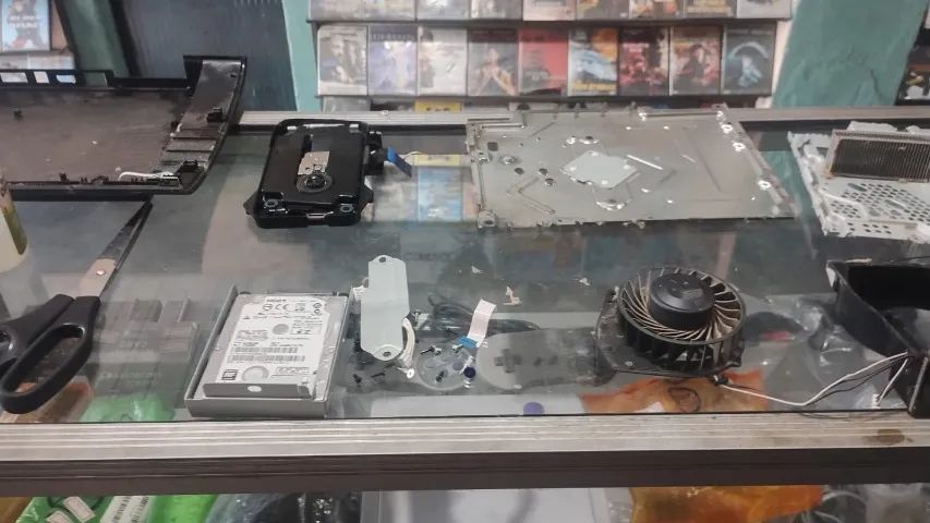 Manutenção Preventiva e Troca da Pasta Térmica Ps3 Slim e Super Slim  - Foto 3