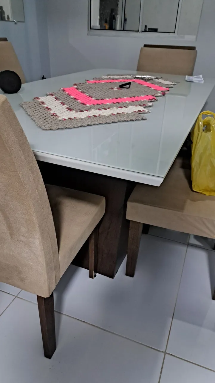 Mesa de Jantar em Vidro sem trinco