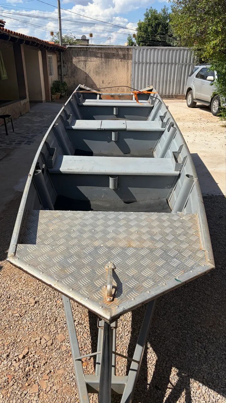 Vendo conjunto de barco 5m e carretinha emplacada - Foto 4