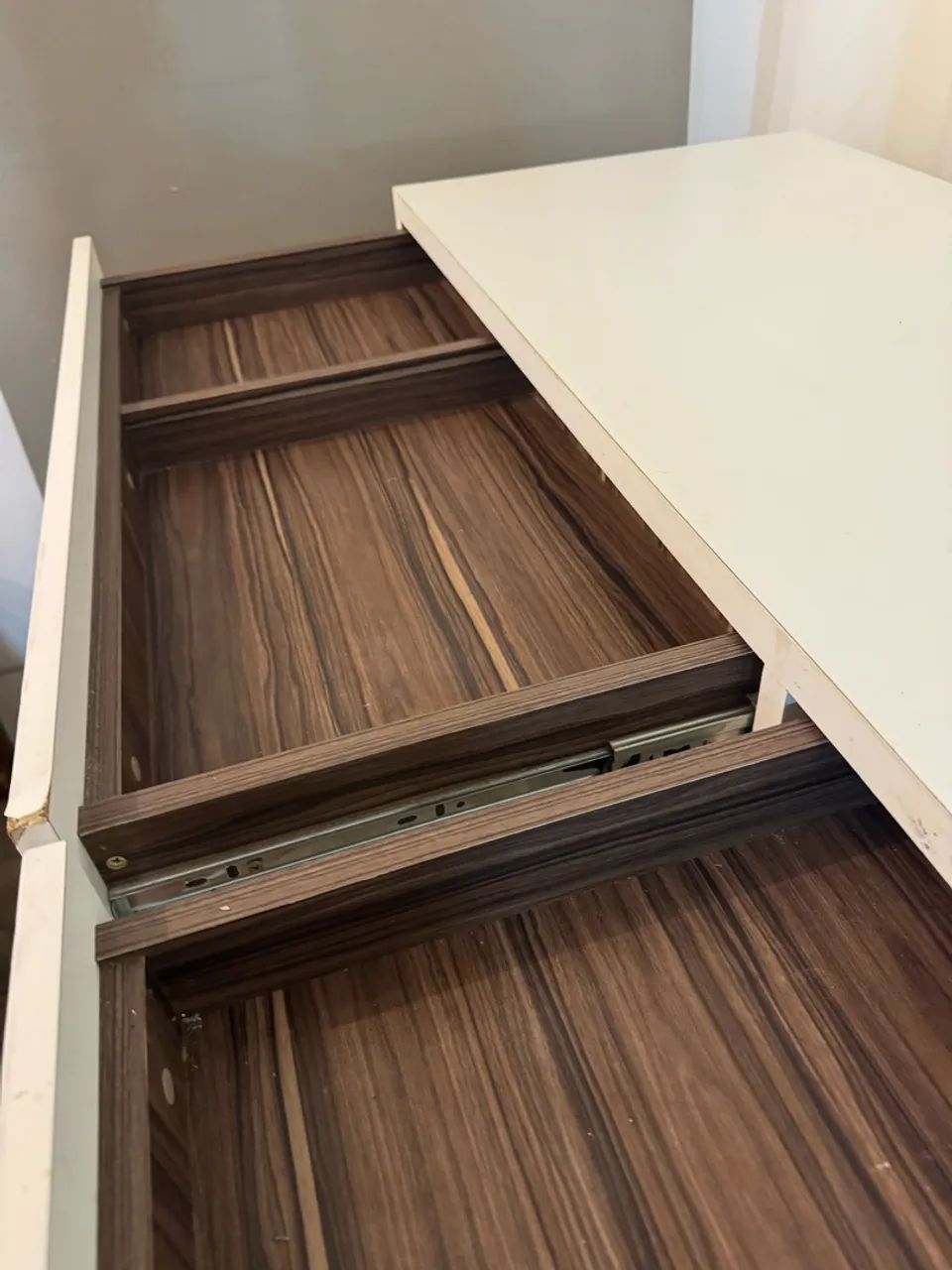 Mesa escrivaninha branco com 2 gavetas  - Foto 3