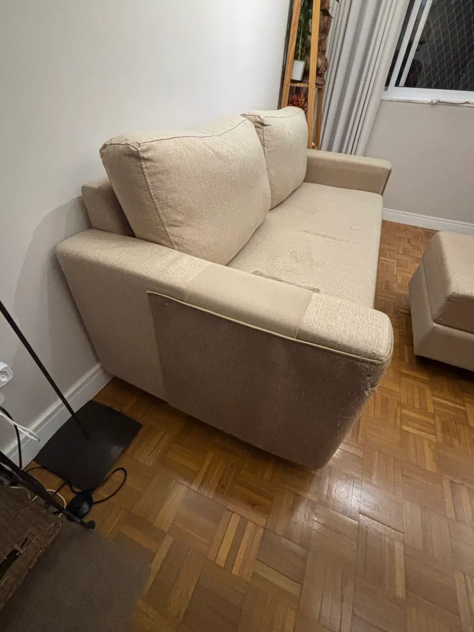 Sofá Tok&Stok Muy 3 lugares + Puff Baú - Bege Mescla - Foto 3
