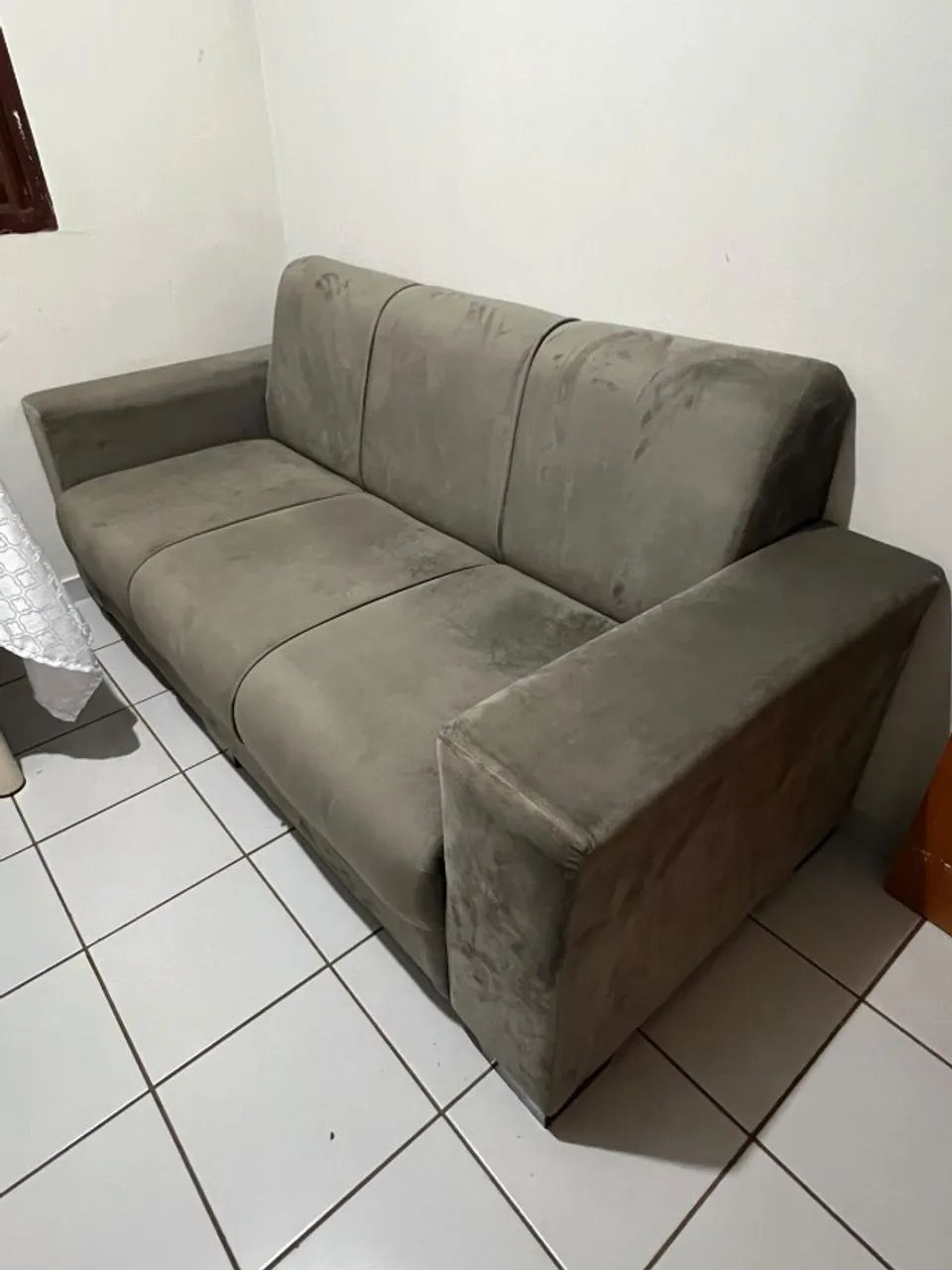 Lindo sofá suede cinza escuro