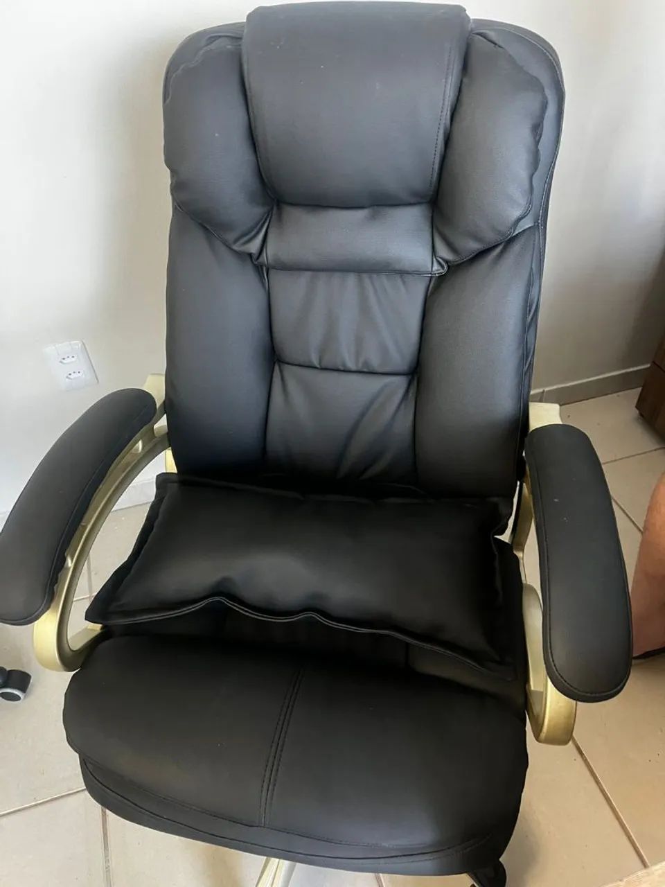 Cadeira Presidente Luxo - Ergonômica e Elegante (Preto e Dourado)