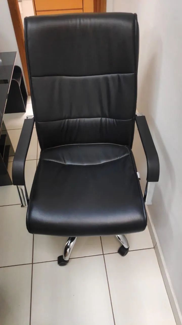 Cadeira de escritório/consultório nova