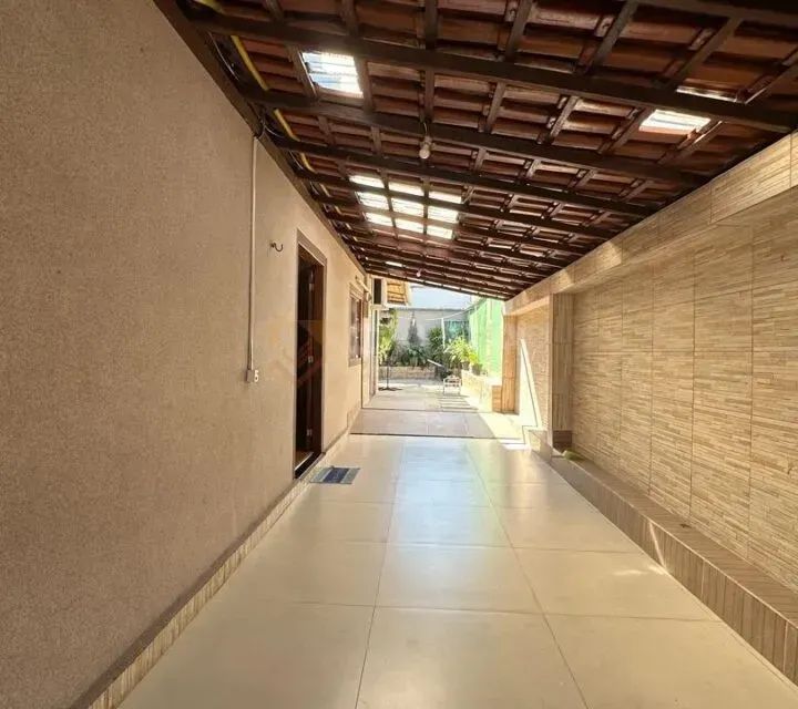 Casa linear com 3 quartos, 2 suítes, 3 vagas  Linda Casa linear espaçosa 3 quartos/2 - Foto 2