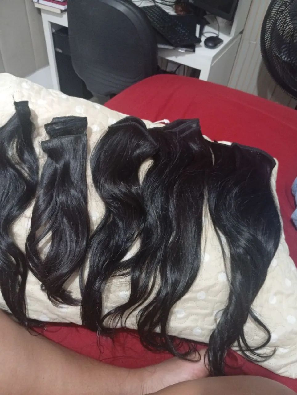 Mega hair humano na tela.   - Foto 2