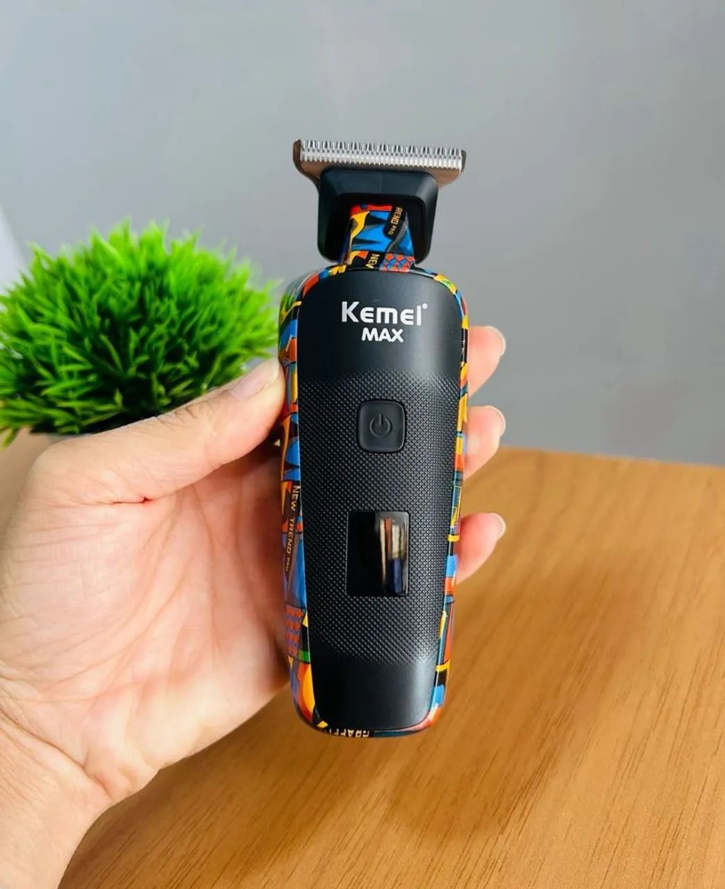 Máquina de Cortar Cabelo Kemei.
