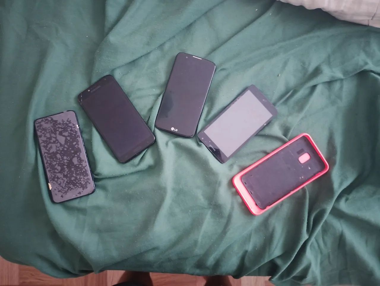 Lote de celulares "para consertar ou tirar peças" - Foto 2