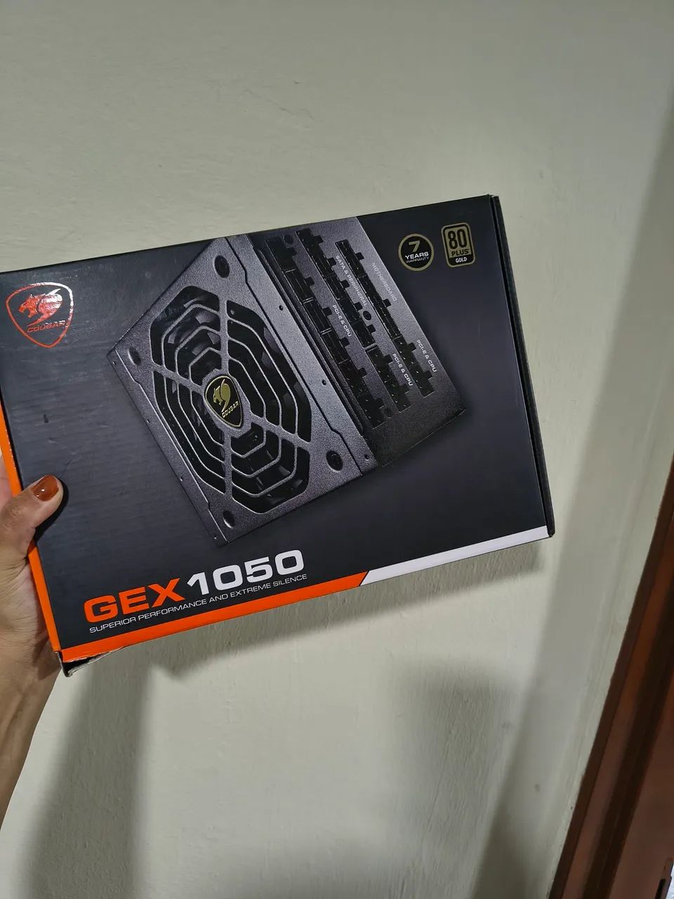 Fonte 1050W 80 PLUS GOLD COUGAR 