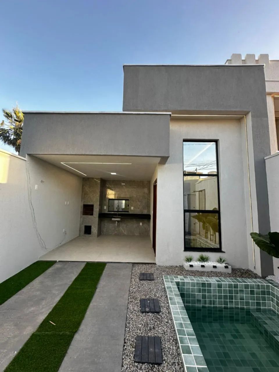 Maraponga, Condomínio Ouro Verde, Casa plana com 03 suítes, deck com hidromassagem